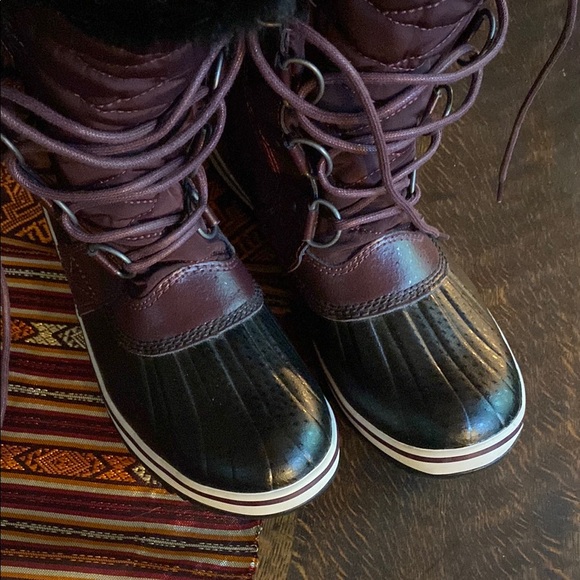 Women's Winter Boots with Faux Fur Lining - Picture 9 of 10